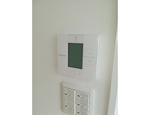 �G�A�R���E�Ɩ��̃X�C�b�`�ł�